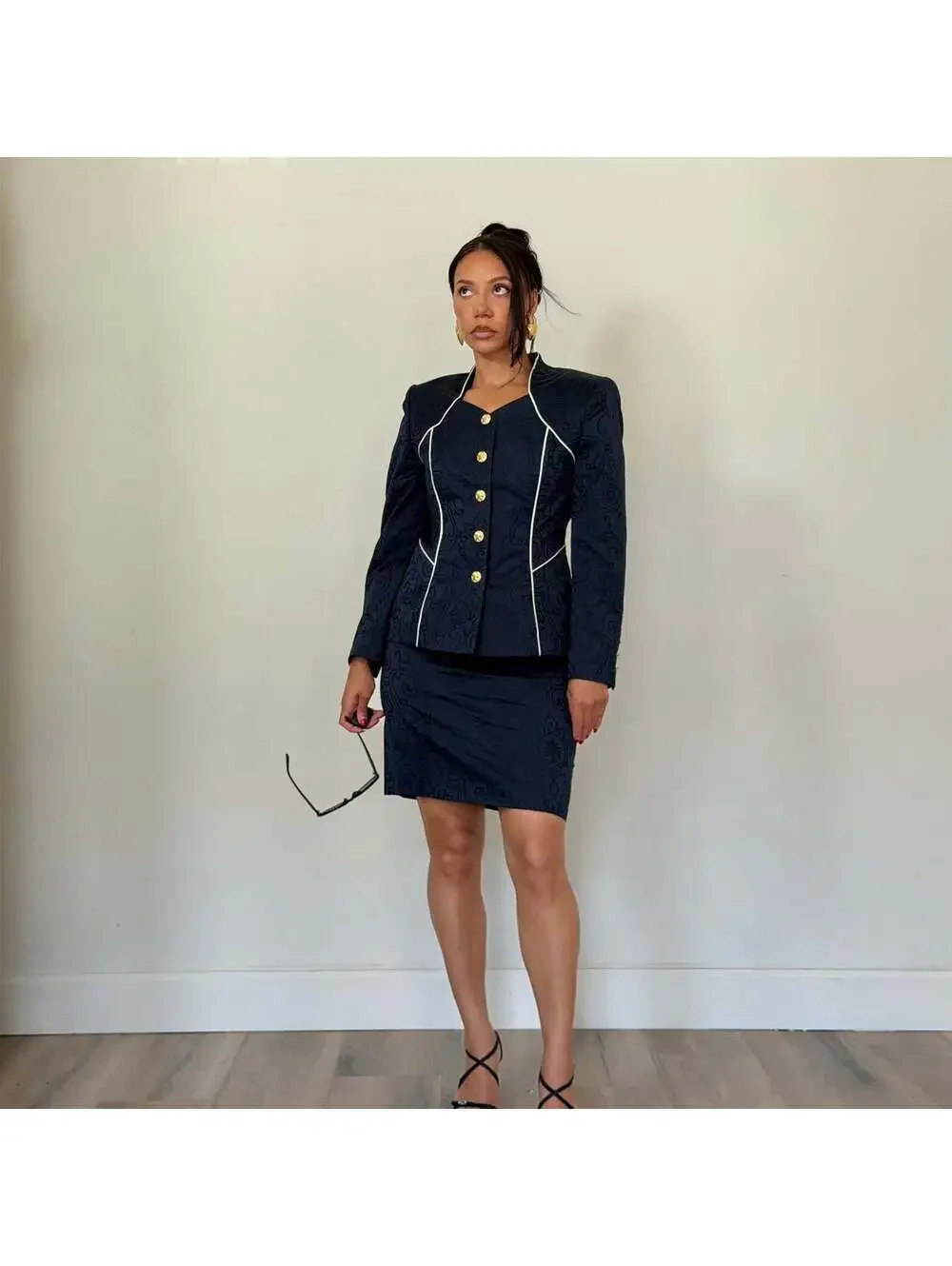 Escada - Picture 3 of 9